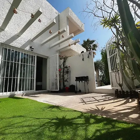 Apartment Relaxing Escape, Cozy Terrace Bravo's House *