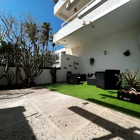 Apartment Relaxing Escape, Cozy Terrace Bravo's House